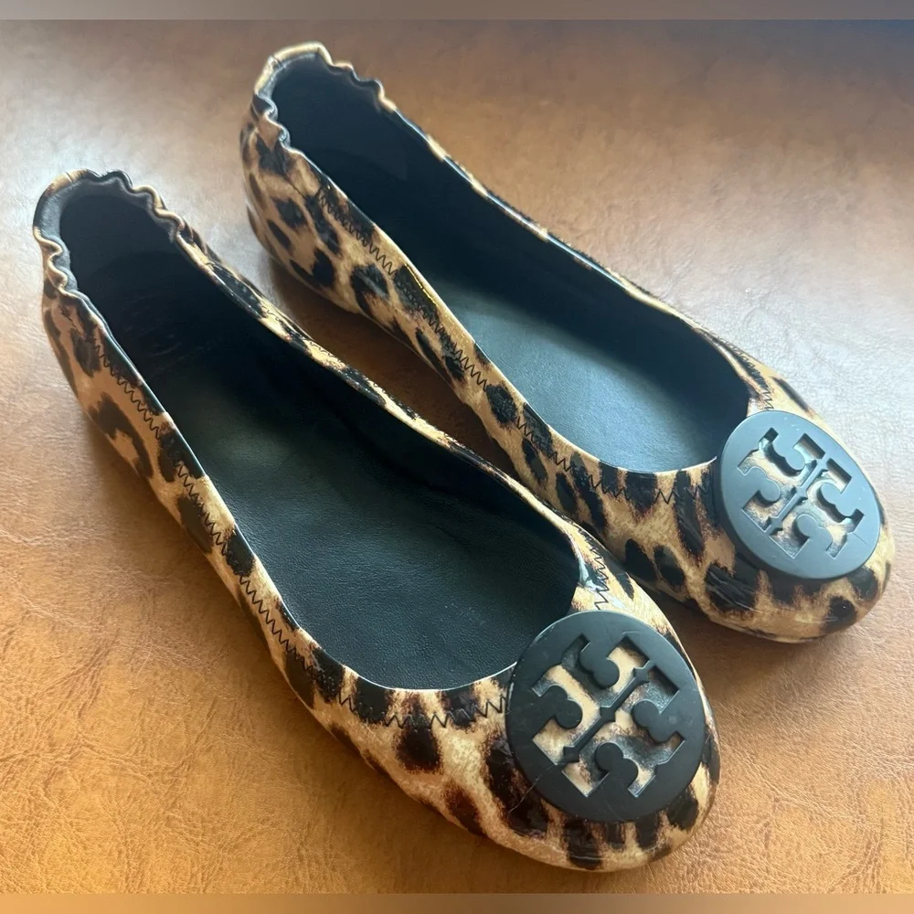 Tory Burch Reva Leopard Ballet Flats Sz 8M Patent Logo EUC - Picture 4 of 12